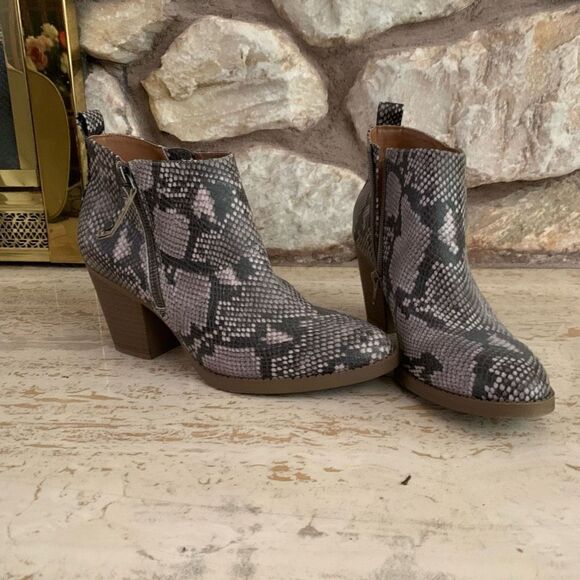 Universal thread snake print boots - Picture 1 of 10